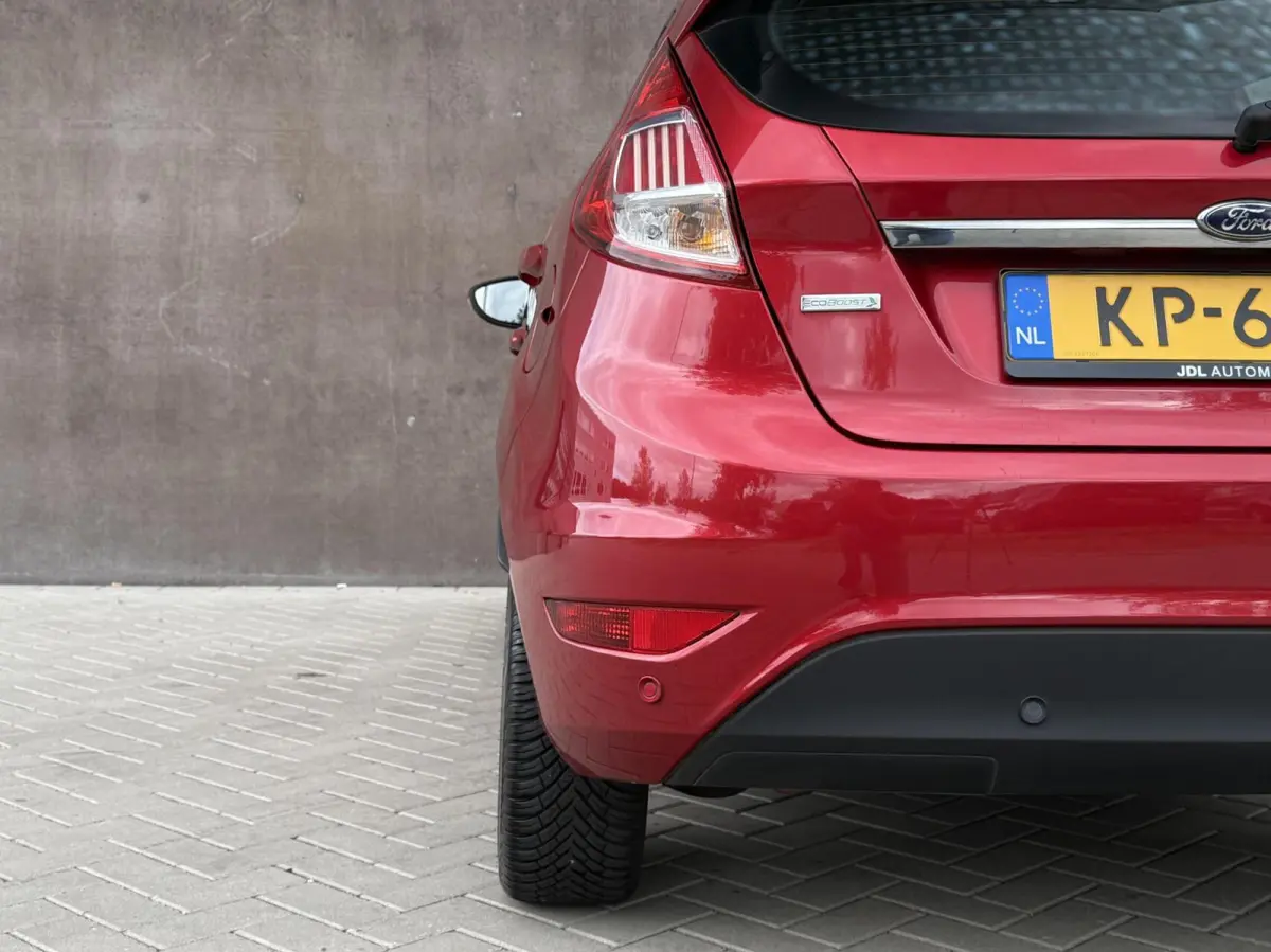 1.0 EcoBoost Titanium | Navigatie | APK 09-2027 | Cruise control | Climate control | Parkeersensoren voor + achter |