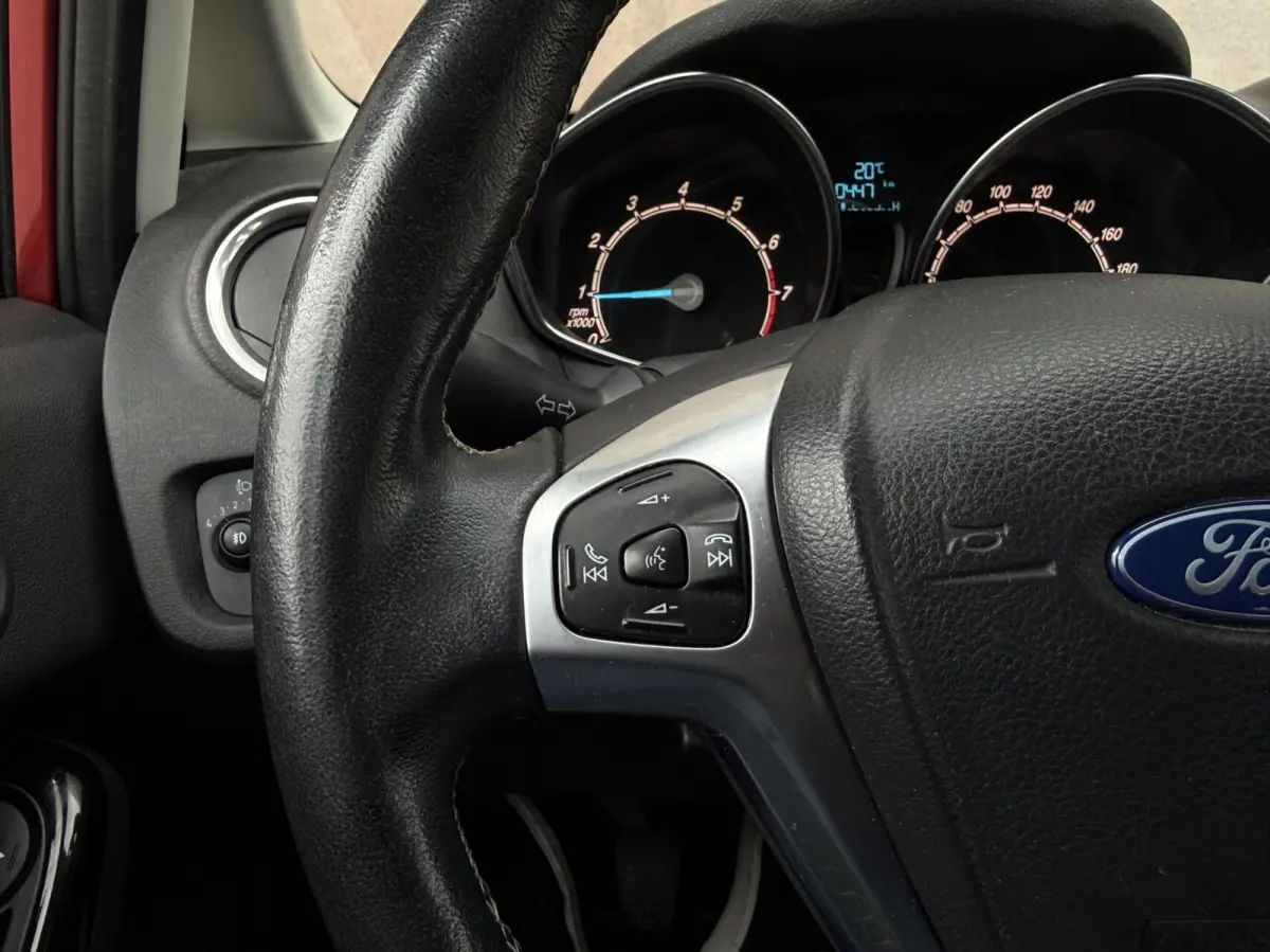 1.0 EcoBoost Titanium | Navigatie | APK 09-2027 | Cruise control | Climate control | Parkeersensoren voor + achter |