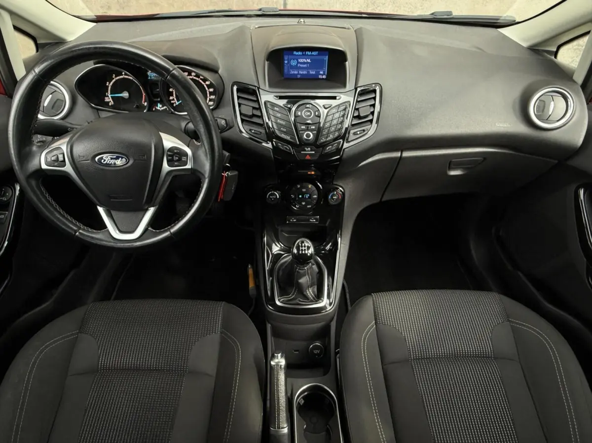 1.0 EcoBoost Titanium | Navigatie | APK 09-2027 | Cruise control | Climate control | Parkeersensoren voor + achter |