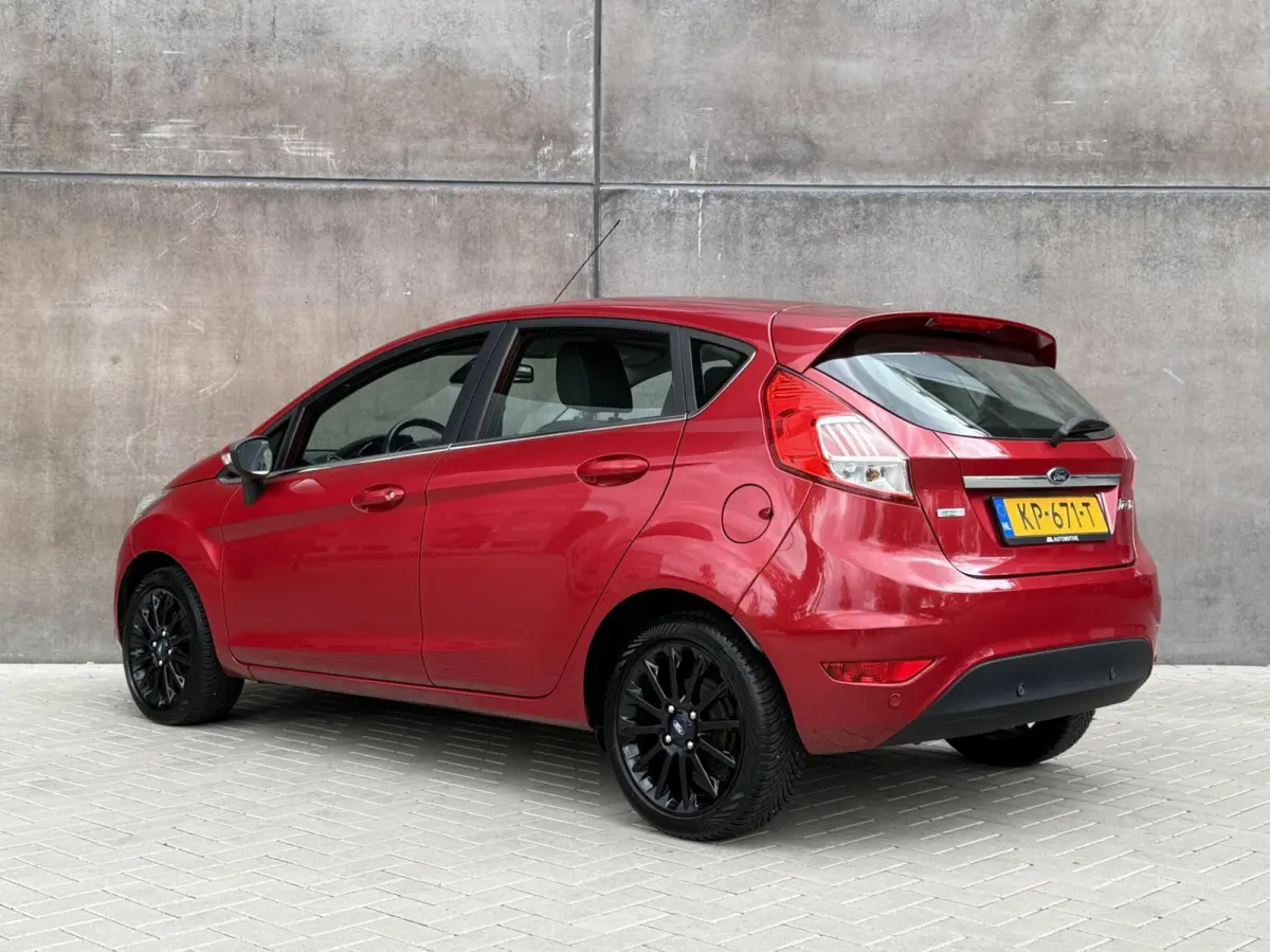1.0 EcoBoost Titanium | Navigatie | APK 09-2027 | Cruise control | Climate control | Parkeersensoren voor + achter |