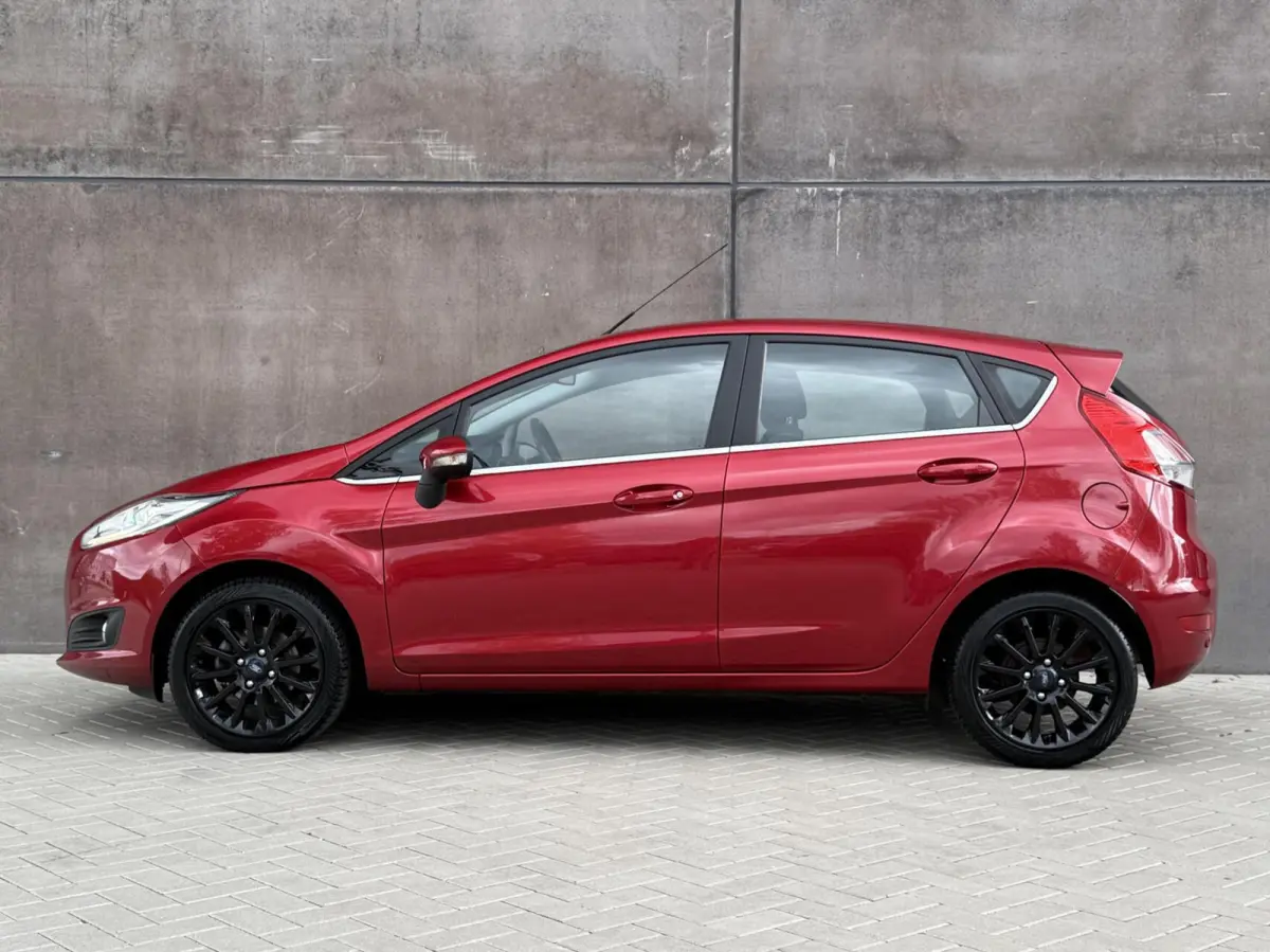 1.0 EcoBoost Titanium | Navigatie | APK 09-2027 | Cruise control | Climate control | Parkeersensoren voor + achter |