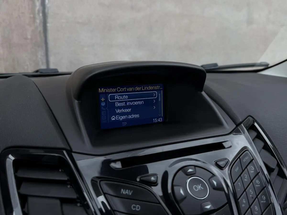 1.0 EcoBoost Titanium | Navigatie | APK 09-2027 | Cruise control | Climate control | Parkeersensoren voor + achter |