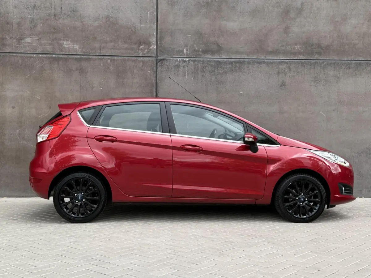 1.0 EcoBoost Titanium | Navigatie | APK 09-2027 | Cruise control | Climate control | Parkeersensoren voor + achter |