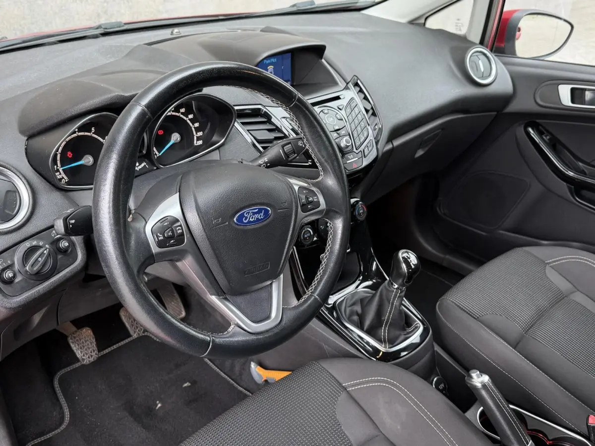 1.0 EcoBoost Titanium | Navigatie | APK 09-2027 | Cruise control | Climate control | Parkeersensoren voor + achter |