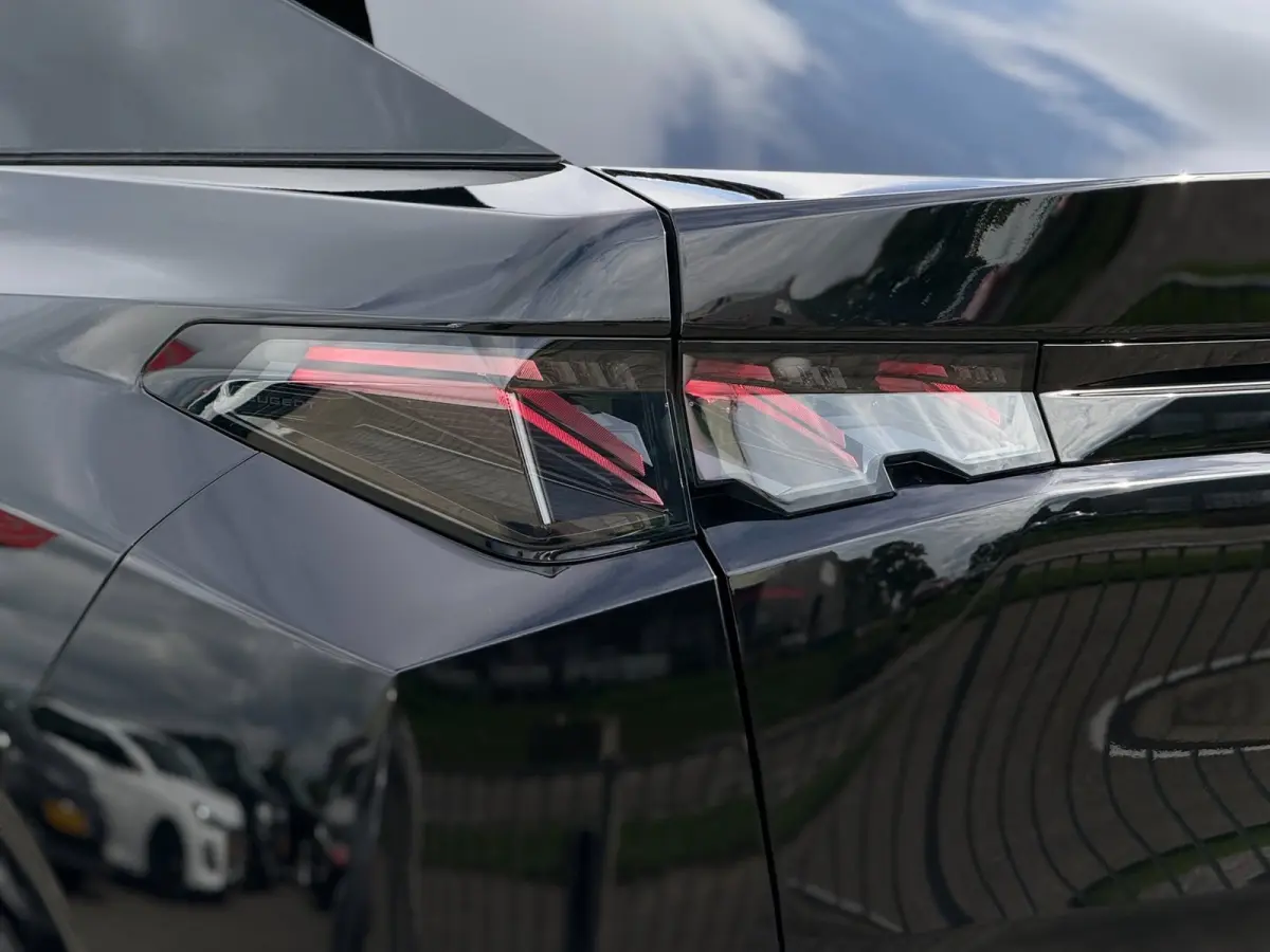 1.2 Hybrid 145PK GT | ACC | Alcantara | Matrix LED
