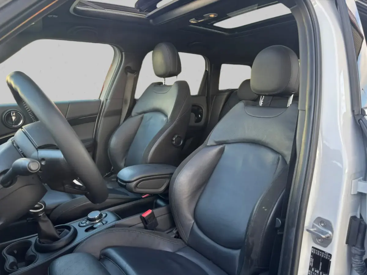 1.5 Cooper Chili Serious Business(NL-auto, Dealer OnderH, Panorama, Camera, Navi Pro, StoelV, Climate Con, Etc)