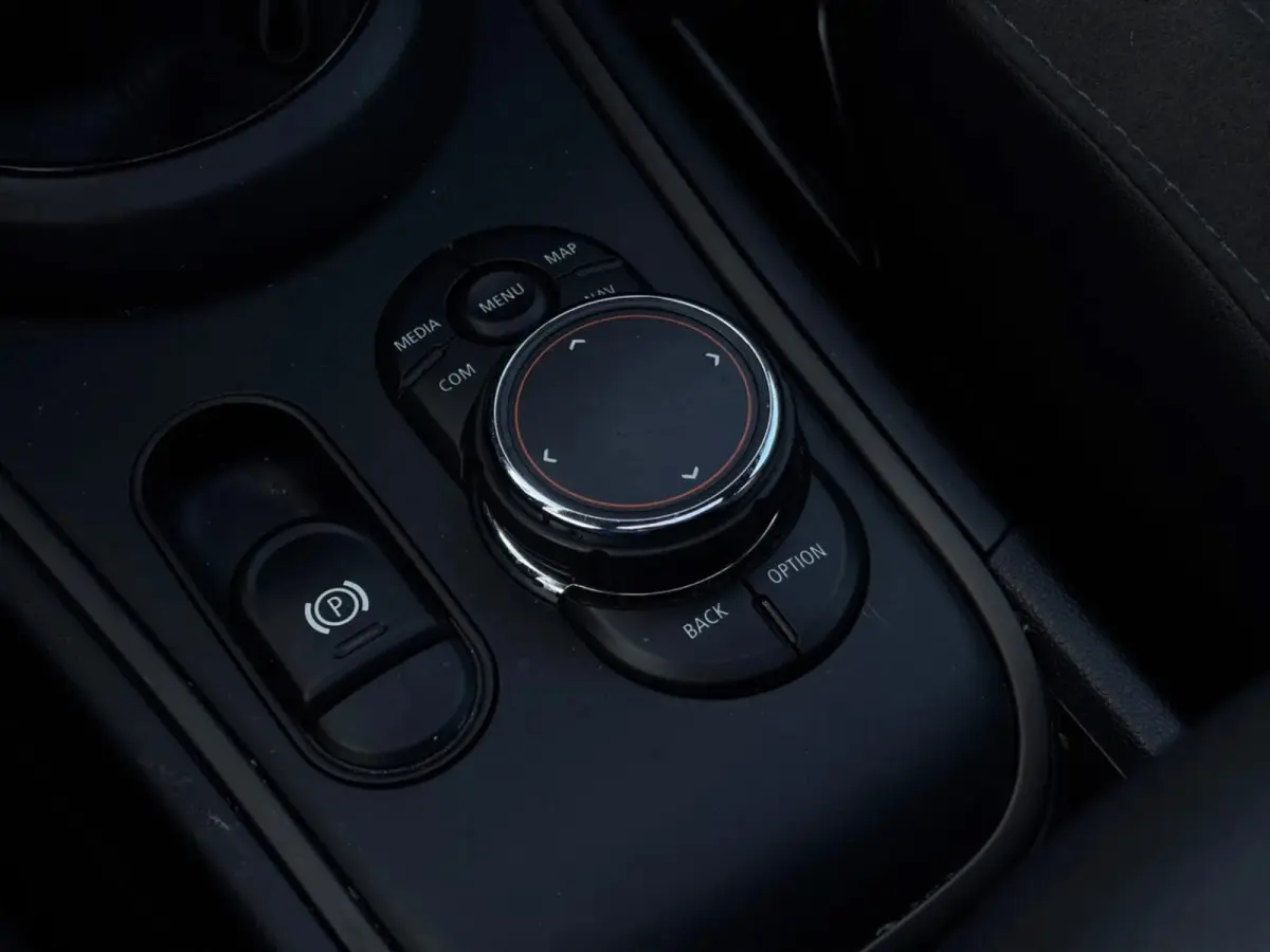 1.5 Cooper Chili Serious Business(NL-auto, Dealer OnderH, Panorama, Camera, Navi Pro, StoelV, Climate Con, Etc)