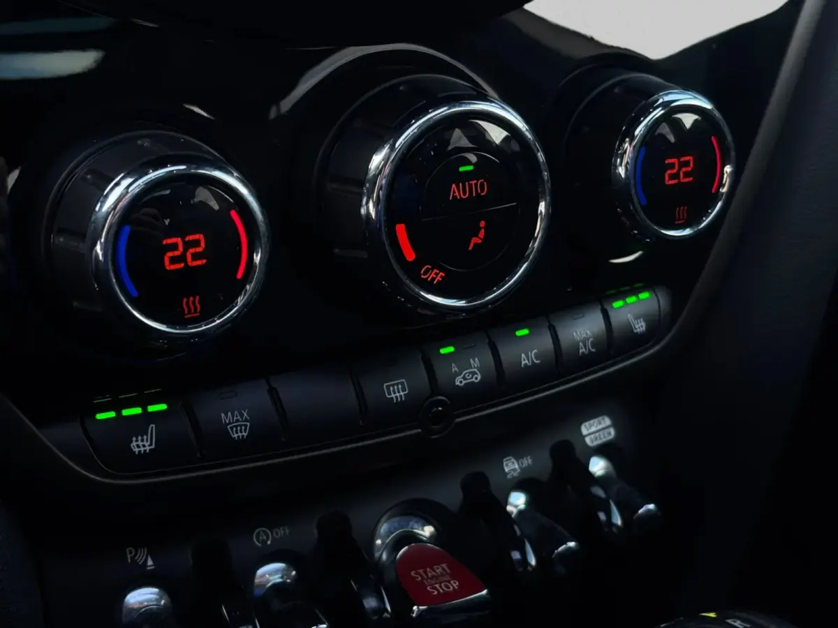 1.5 Cooper Chili Serious Business(NL-auto, Dealer OnderH, Panorama, Camera, Navi Pro, StoelV, Climate Con, Etc)
