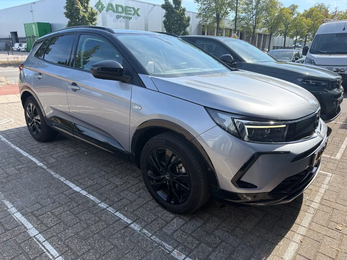 1.6 Turbo Plug-In Hybrid GS Line | Trekhaak | Adaptive Cruise Control | Stoelverwarming | Navigatie | Achteruitrijcamera | Elektr. Achterklep | Keyless Entry | LMV 17" |