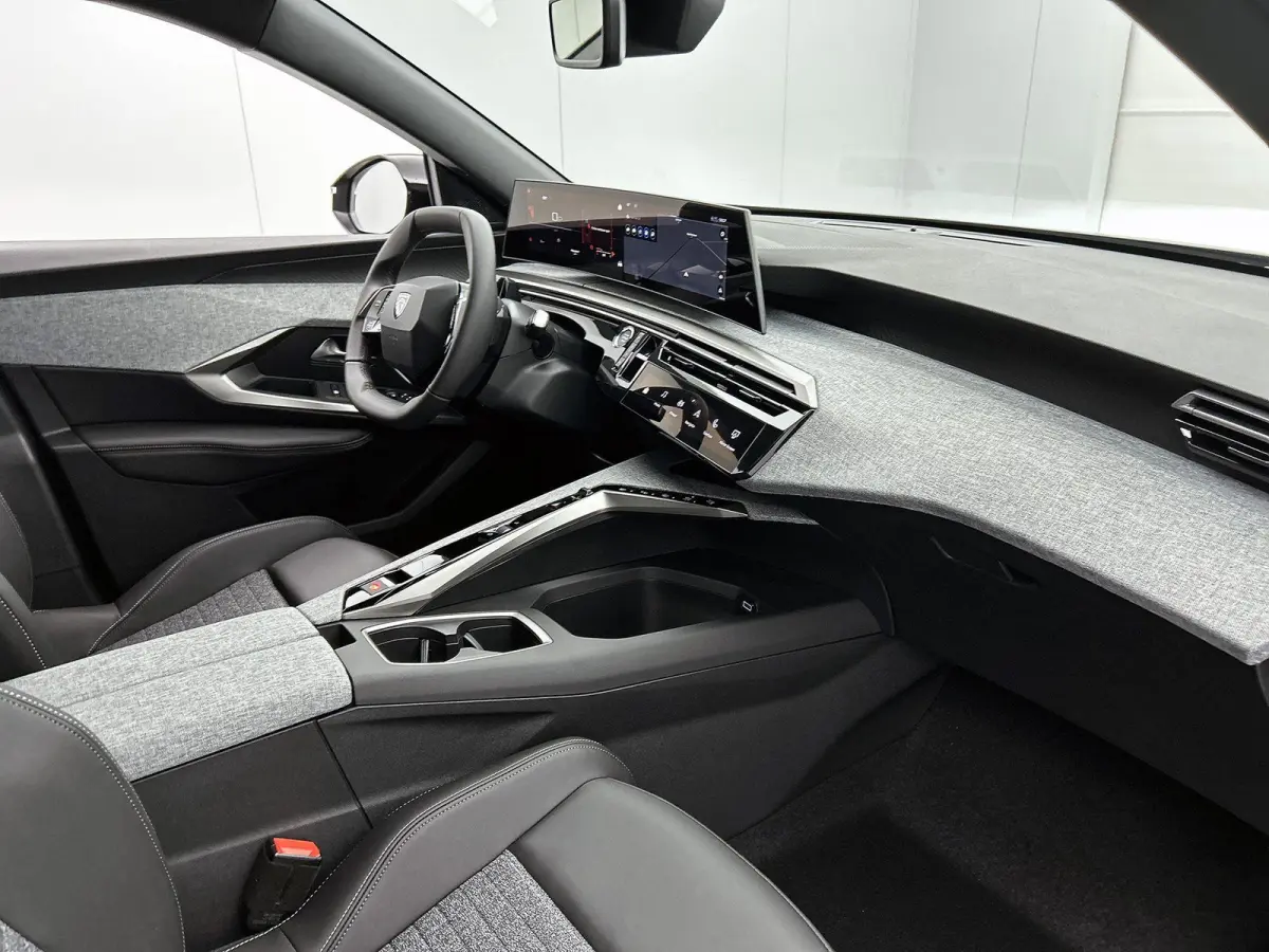 1.2 Hybrid Allure 145pk Automaat | Voorraaddeal! | Navigatie | AGR Stoelen | Achteruitrij Camera | Verwarmbare Voorstoelen | Keyless Entry/Start | Apple Carplay/Android Auto |