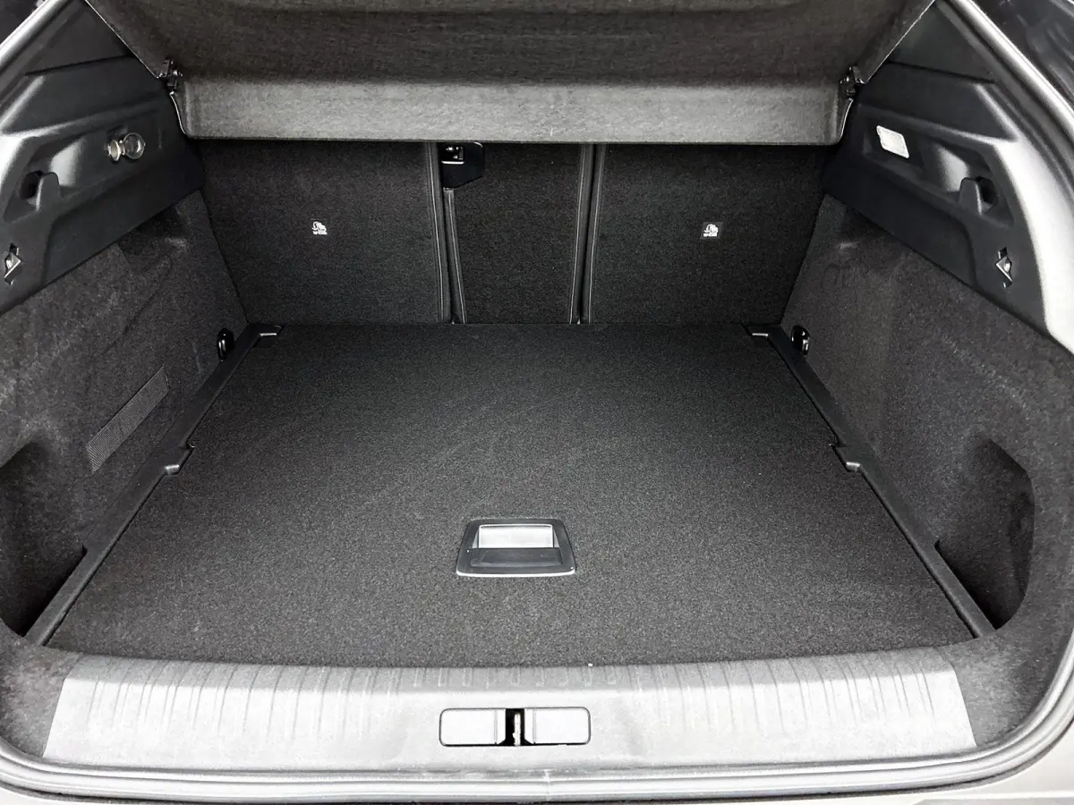 1.2 Hybrid Allure 145pk Automaat | Voorraaddeal! | Navigatie | AGR Stoelen | Achteruitrij Camera | Verwarmbare Voorstoelen | Keyless Entry/Start | Apple Carplay/Android Auto |