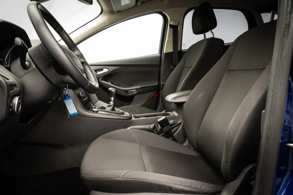 1.5 150 Pk 5 drs. Titanium I Trekhaak I Airco I 18 inch. LMV I Winter-Pakket