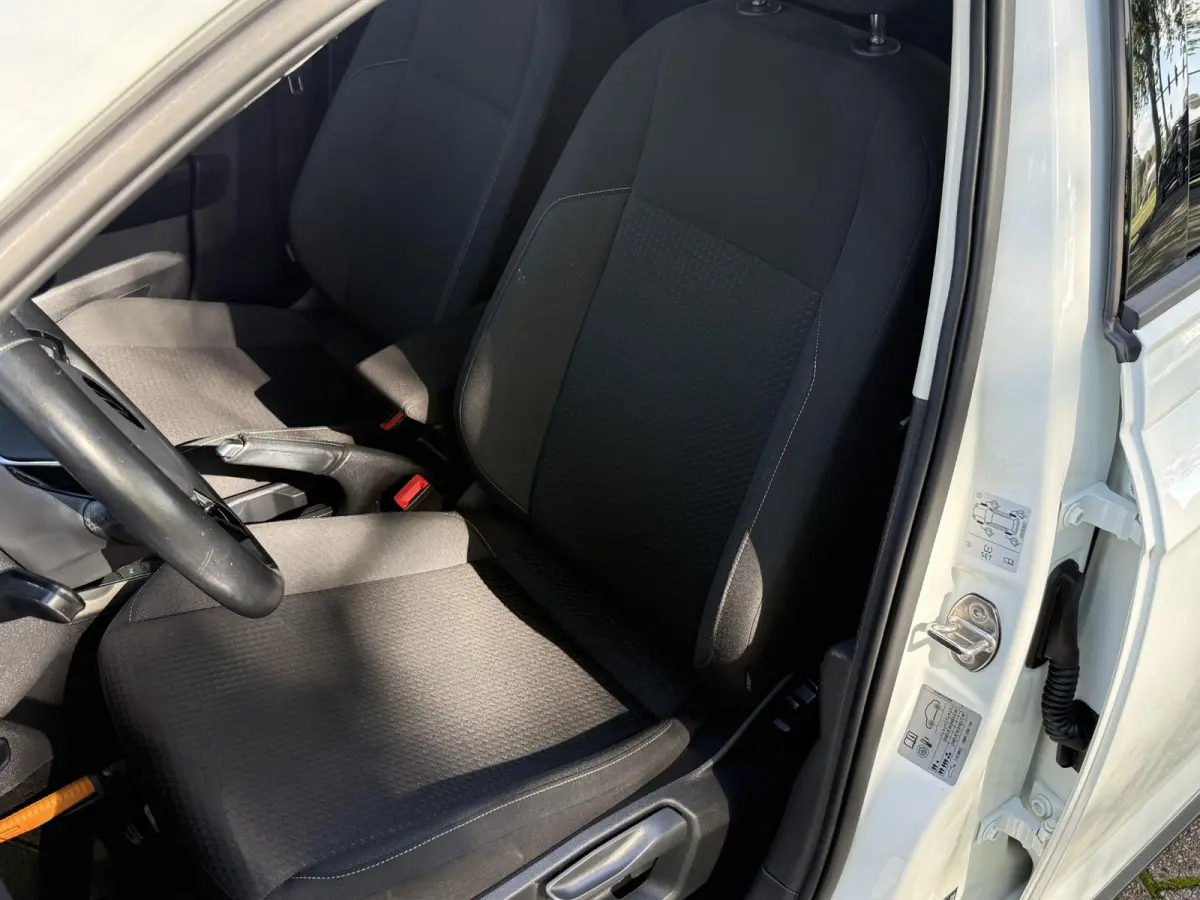 1.0 TSI R-Line Edition | Navigatie | PDC voor + achter | Airco | Apple CarPlay/Android Auto |