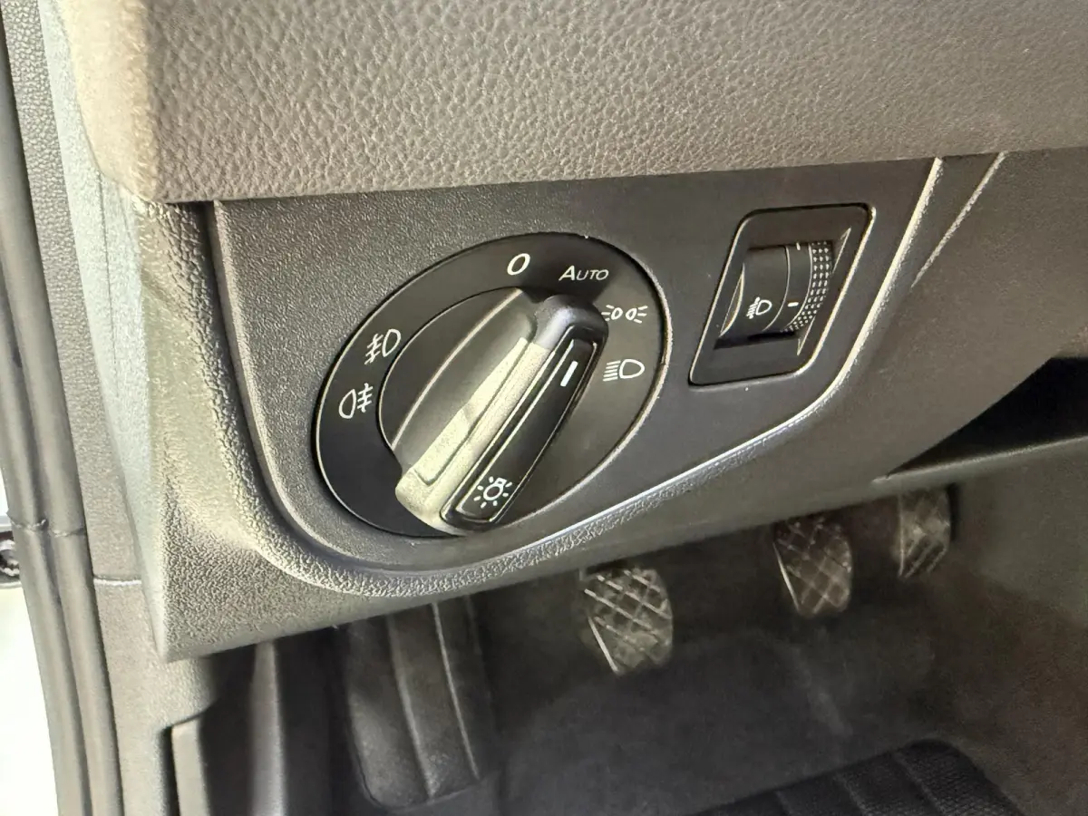 1.0 TSI R-Line Edition | Navigatie | PDC voor + achter | Airco | Apple CarPlay/Android Auto |