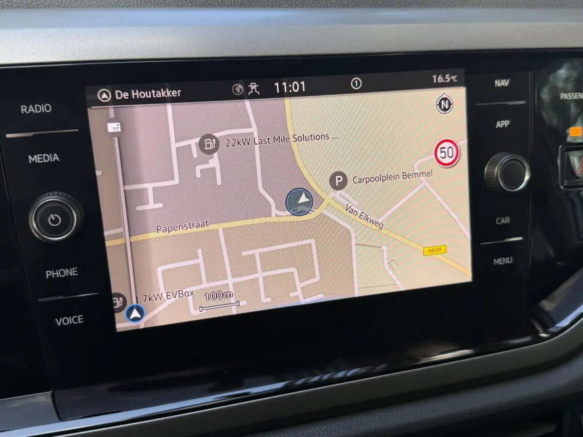 1.0 TSI R-Line Edition | Navigatie | PDC voor + achter | Airco | Apple CarPlay/Android Auto |