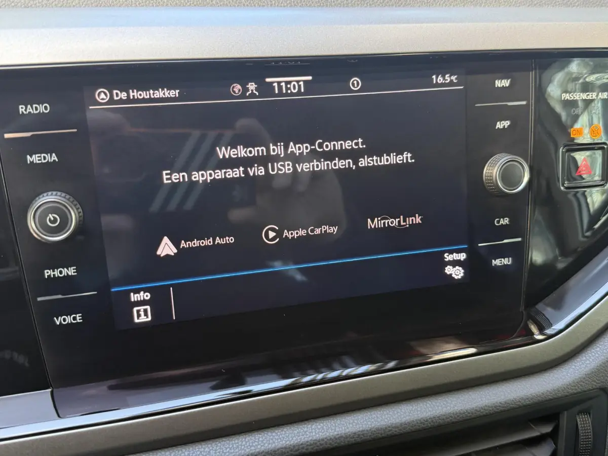 1.0 TSI R-Line Edition | Navigatie | PDC voor + achter | Airco | Apple CarPlay/Android Auto |