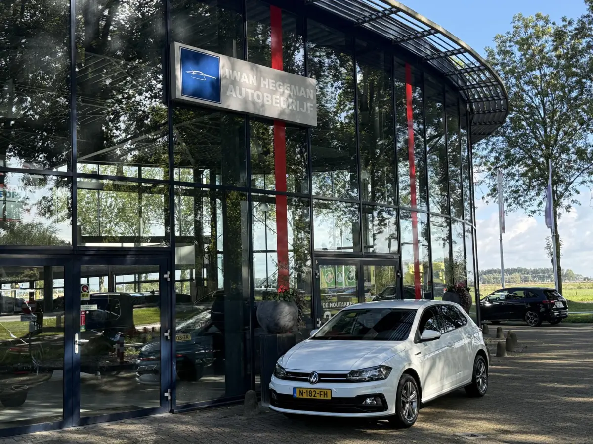 1.0 TSI R-Line Edition | Navigatie | PDC voor + achter | Airco | Apple CarPlay/Android Auto |