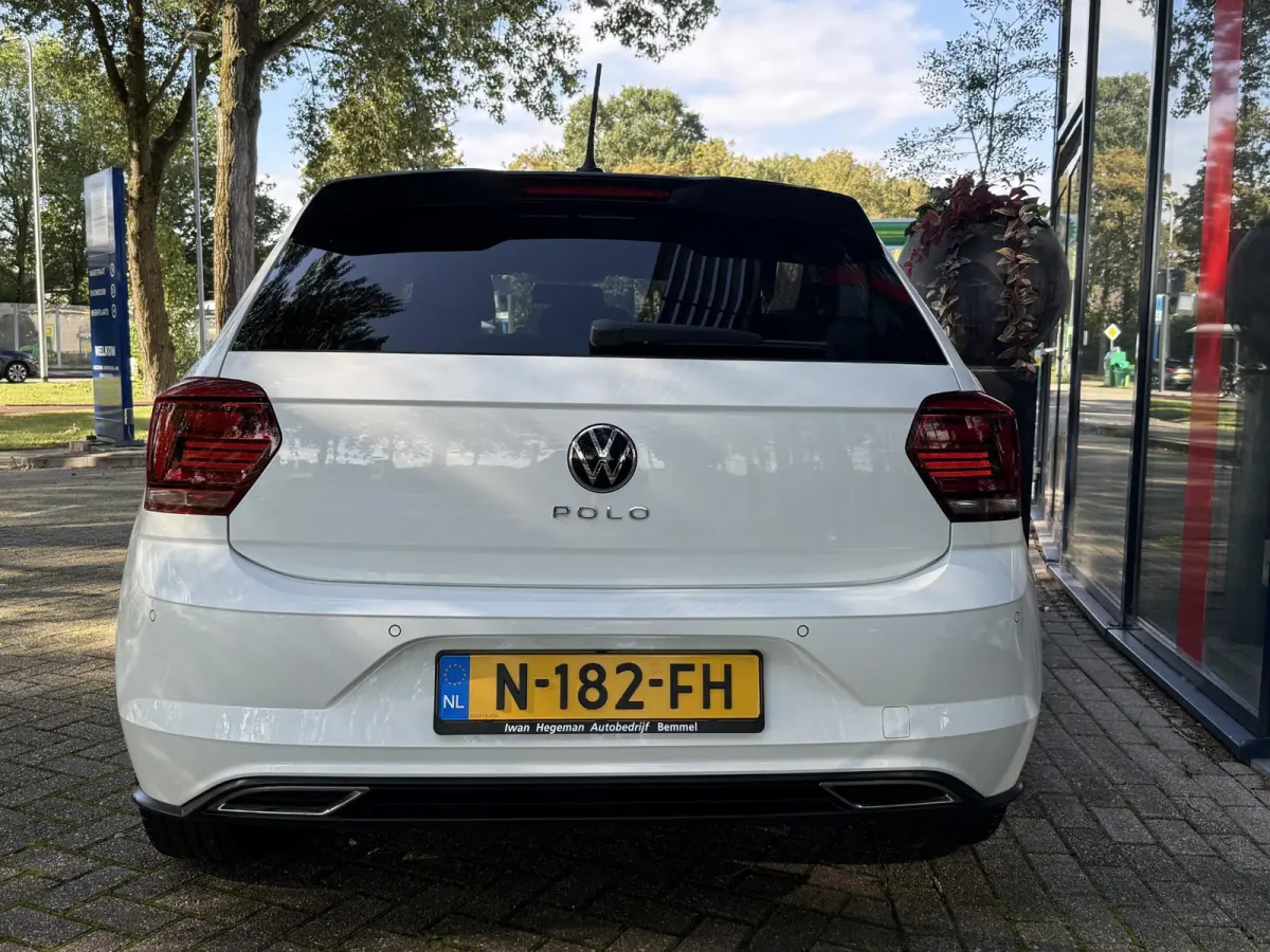 1.0 TSI R-Line Edition | Navigatie | PDC voor + achter | Airco | Apple CarPlay/Android Auto |