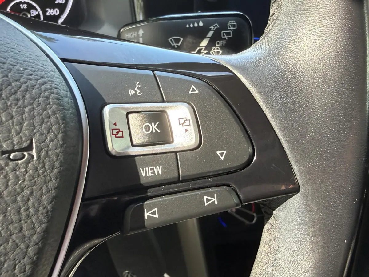 1.0 TSI R-Line Edition | Navigatie | PDC voor + achter | Airco | Apple CarPlay/Android Auto |
