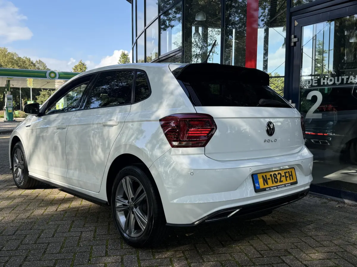 1.0 TSI R-Line Edition | Navigatie | PDC voor + achter | Airco | Apple CarPlay/Android Auto |