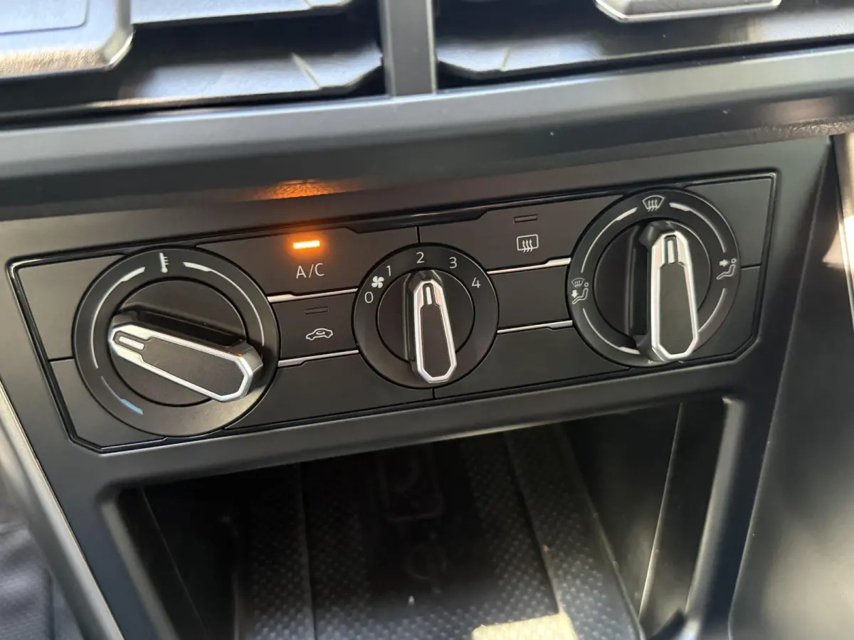 1.0 TSI R-Line Edition | Navigatie | PDC voor + achter | Airco | Apple CarPlay/Android Auto |