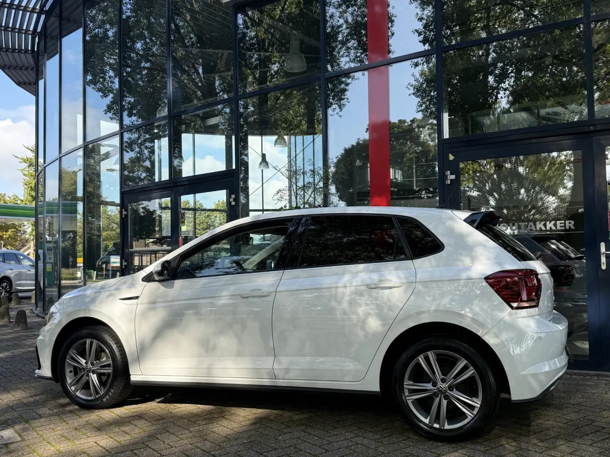 1.0 TSI R-Line Edition | Navigatie | PDC voor + achter | Airco | Apple CarPlay/Android Auto |