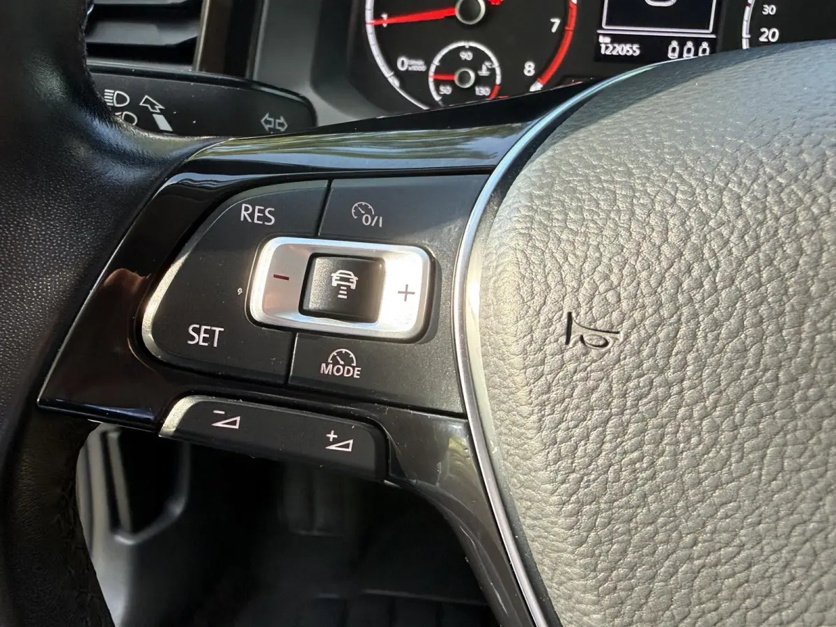 1.0 TSI R-Line Edition | Navigatie | PDC voor + achter | Airco | Apple CarPlay/Android Auto |