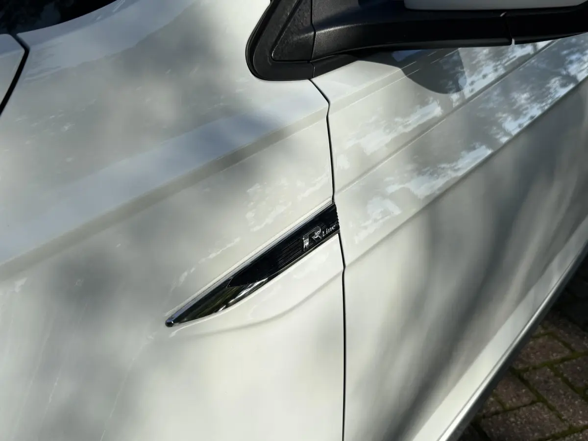 1.0 TSI R-Line Edition | Navigatie | PDC voor + achter | Airco | Apple CarPlay/Android Auto |