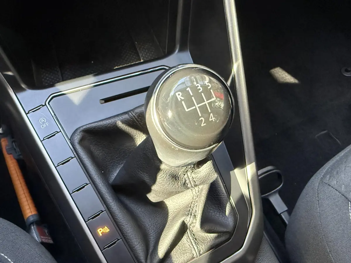 1.0 TSI R-Line Edition | Navigatie | PDC voor + achter | Airco | Apple CarPlay/Android Auto |