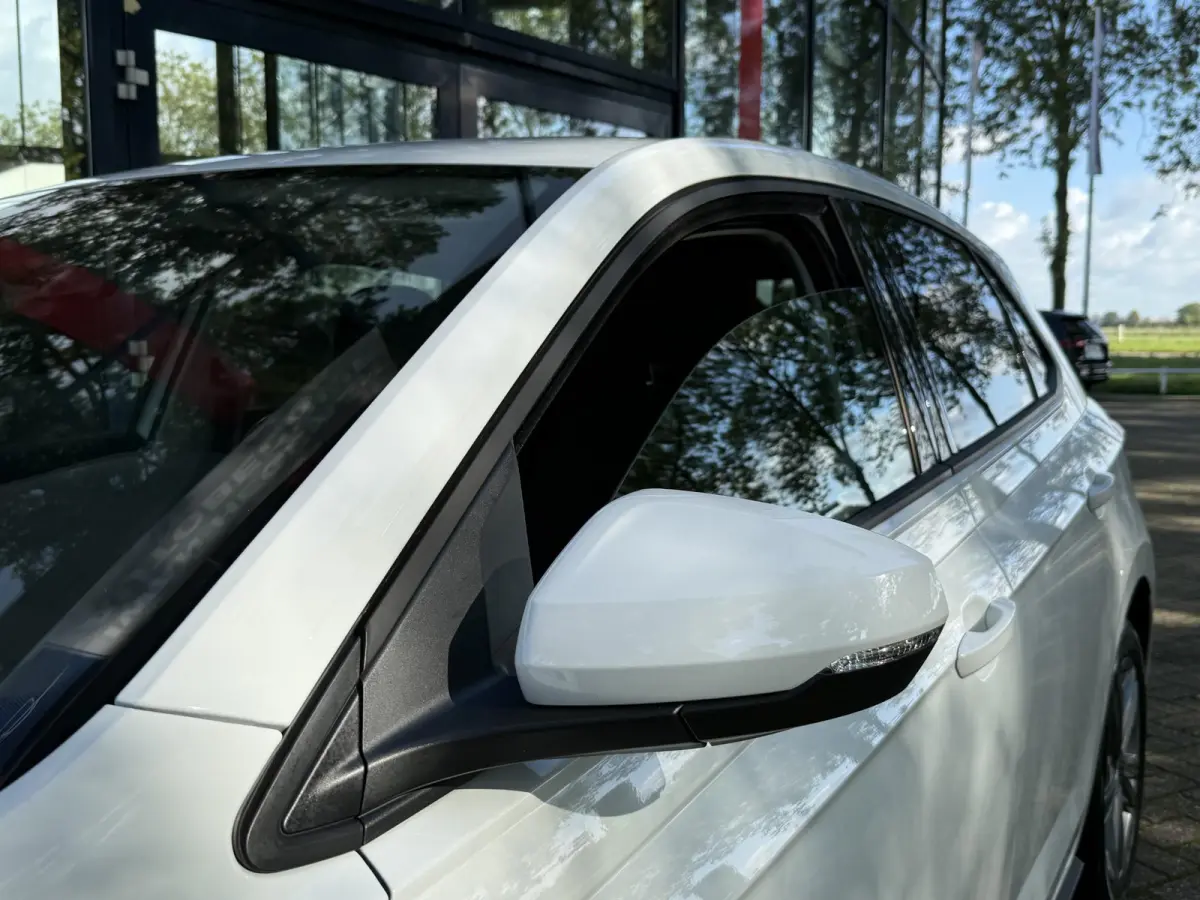 1.0 TSI R-Line Edition | Navigatie | PDC voor + achter | Airco | Apple CarPlay/Android Auto |