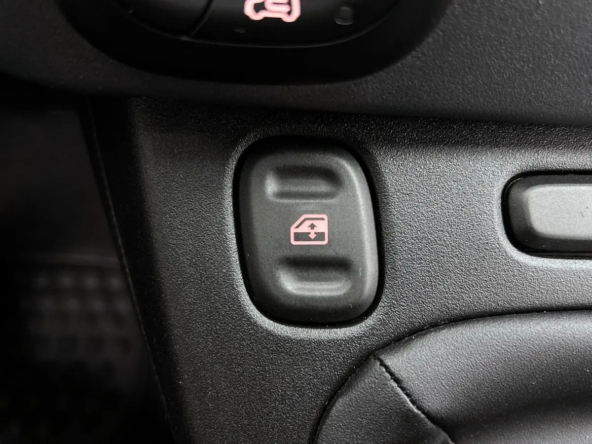 1.0 Hybrid Cross CARPLAY | CLIMA