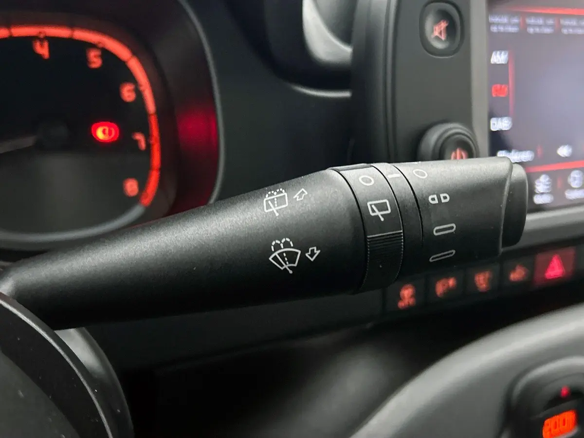 1.0 Hybrid Cross CARPLAY | CLIMA