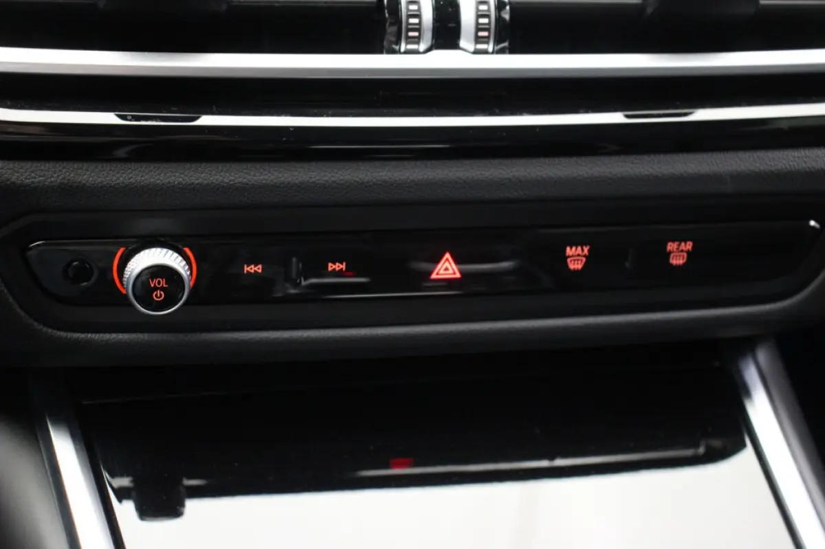 320e - Digitaal Cockpit, Carplay, Leer, Memory, Stoelverw.