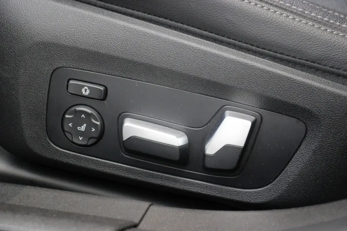 320e - Digitaal Cockpit, Carplay, Leer, Memory, Stoelverw.