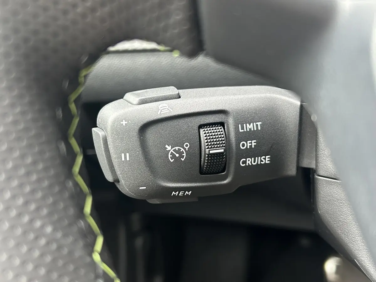 1.2 Hybrid 145 GT | Camera | Adaptieve Cruise Control | 3D Cockpit | Apple Carplay/Android Auto