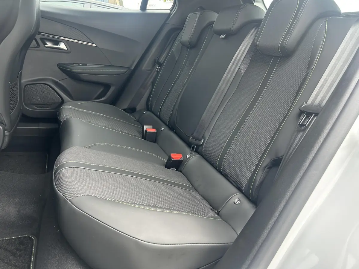 1.2 Hybrid 145 GT | Camera | Adaptieve Cruise Control | 3D Cockpit | Apple Carplay/Android Auto