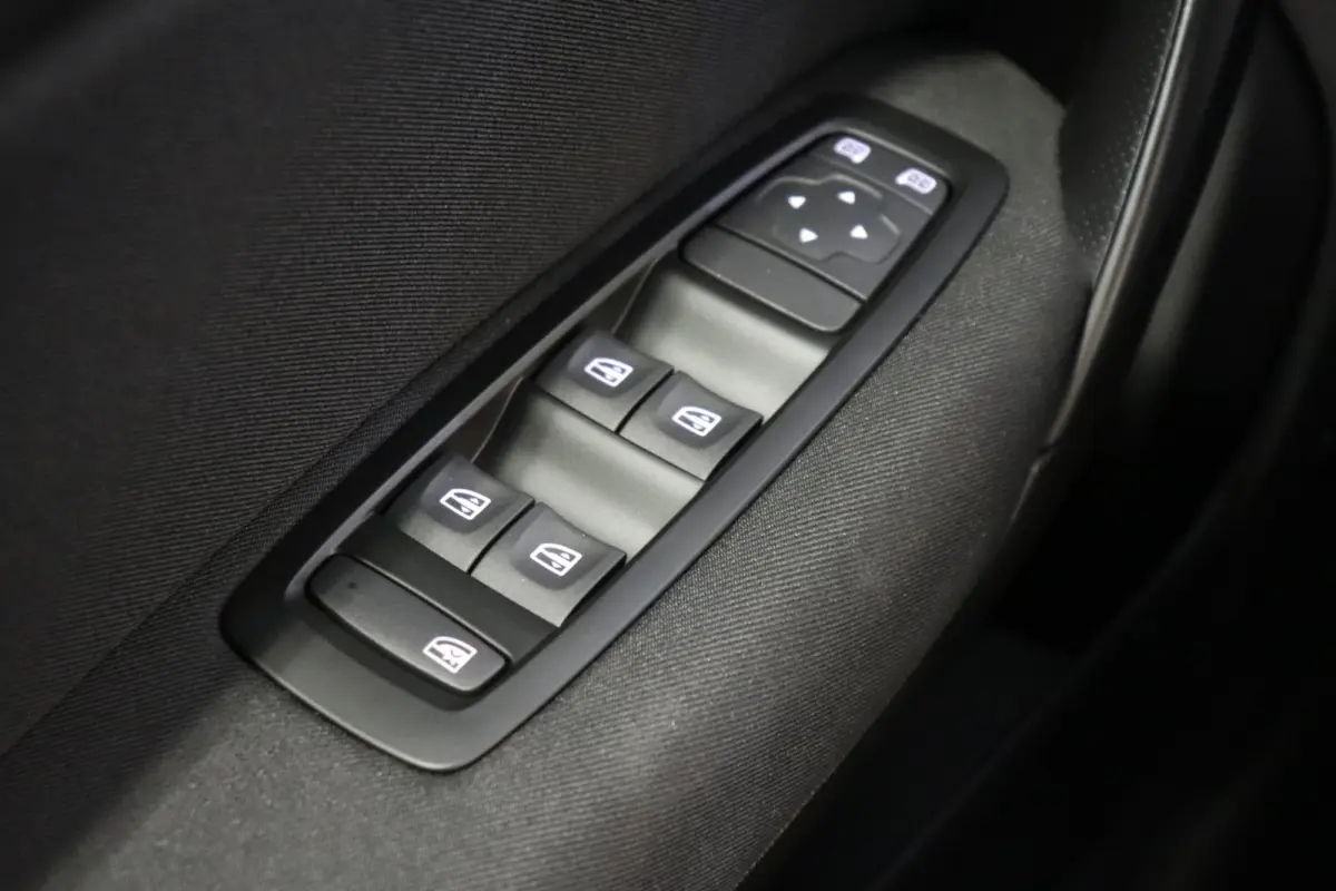 1.3 TCe Limited NL-Auto Airco | Navi | Cruise | Camera | LM velgen | €9.900,-