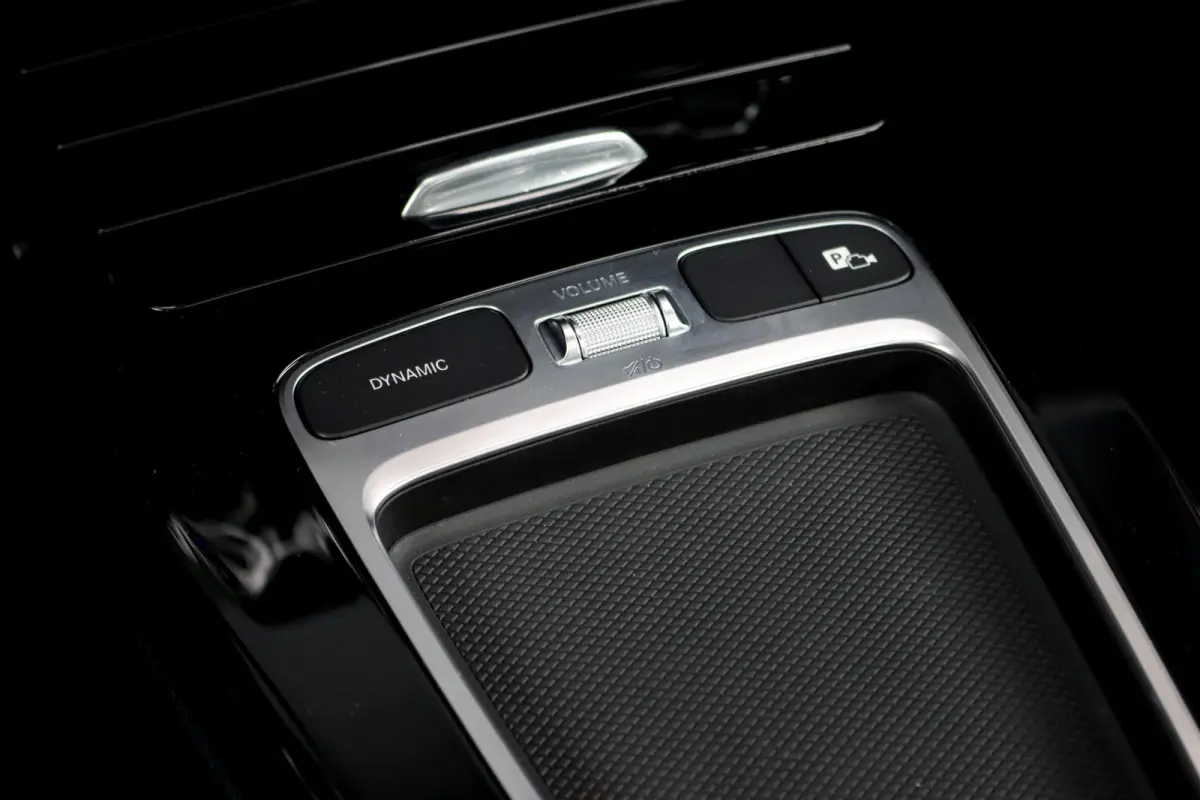 250 e AMG Line | Facelift | Panoramadak | Sfeerverlichting | Camera | Zitcomfortpakket | Keyless Go | Stoelverwarming | Widescreen |