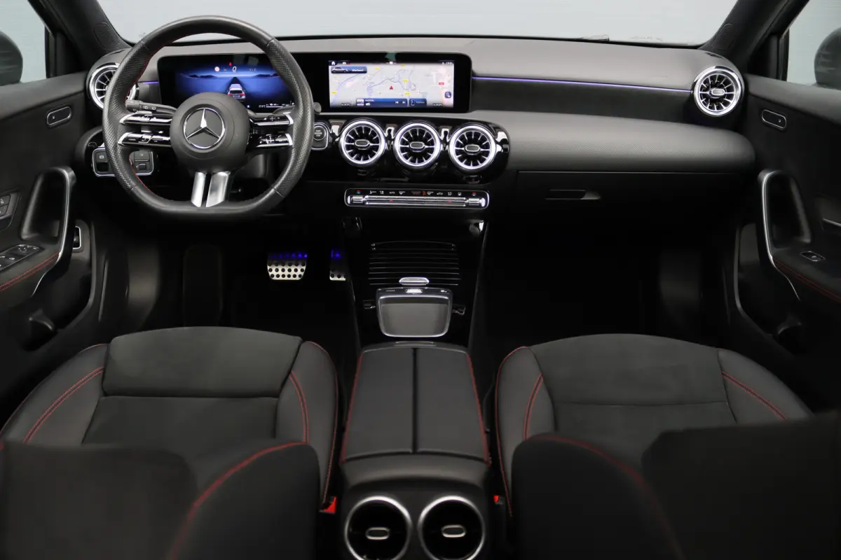 250 e AMG Line | Facelift | Panoramadak | Sfeerverlichting | Camera | Zitcomfortpakket | Keyless Go | Stoelverwarming | Widescreen |