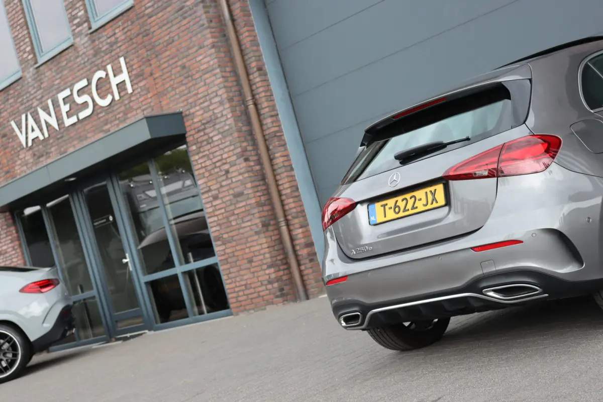 250 e AMG Line | Facelift | Panoramadak | Sfeerverlichting | Camera | Zitcomfortpakket | Keyless Go | Stoelverwarming | Widescreen |