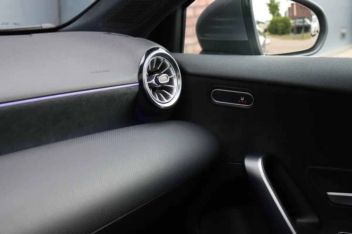 250 e AMG Line | Facelift | Panoramadak | Sfeerverlichting | Camera | Zitcomfortpakket | Keyless Go | Stoelverwarming | Widescreen |