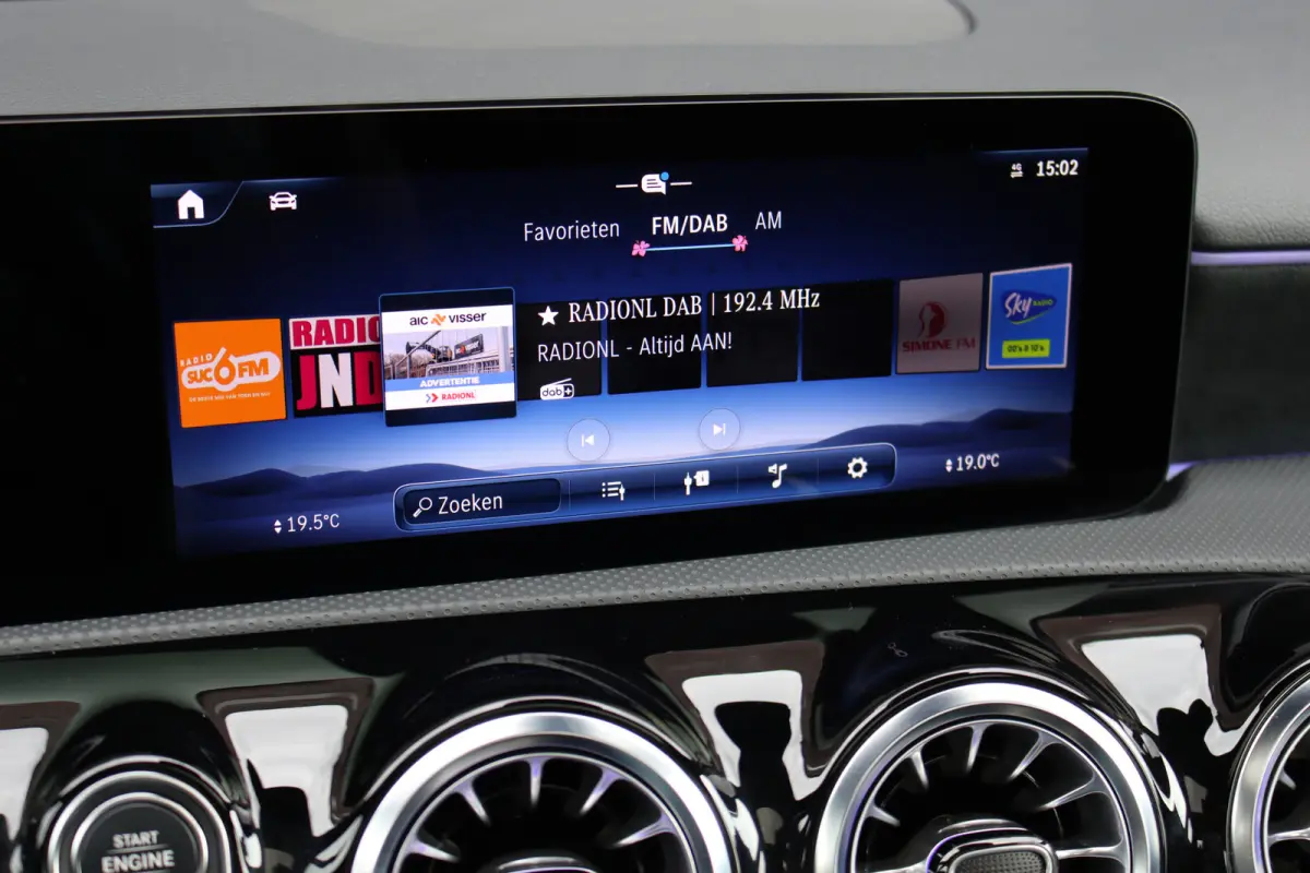 250 e AMG Line | Facelift | Panoramadak | Sfeerverlichting | Camera | Zitcomfortpakket | Keyless Go | Stoelverwarming | Widescreen |