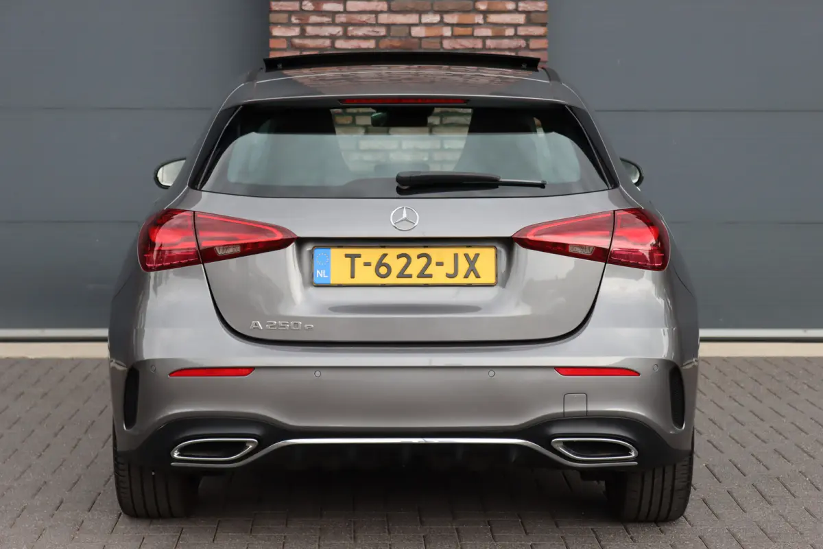 250 e AMG Line | Facelift | Panoramadak | Sfeerverlichting | Camera | Zitcomfortpakket | Keyless Go | Stoelverwarming | Widescreen |