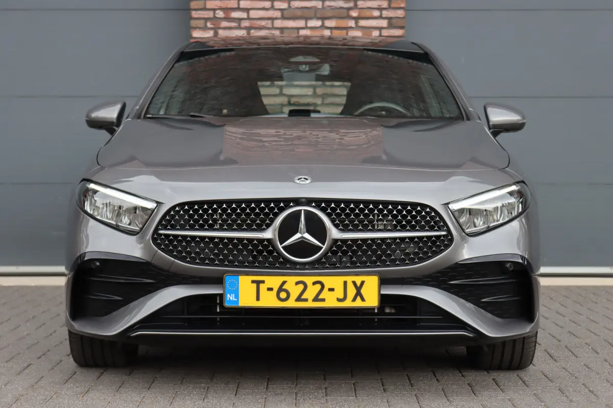 250 e AMG Line | Facelift | Panoramadak | Sfeerverlichting | Camera | Zitcomfortpakket | Keyless Go | Stoelverwarming | Widescreen |
