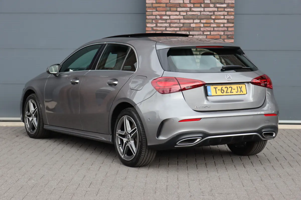 250 e AMG Line | Facelift | Panoramadak | Sfeerverlichting | Camera | Zitcomfortpakket | Keyless Go | Stoelverwarming | Widescreen |