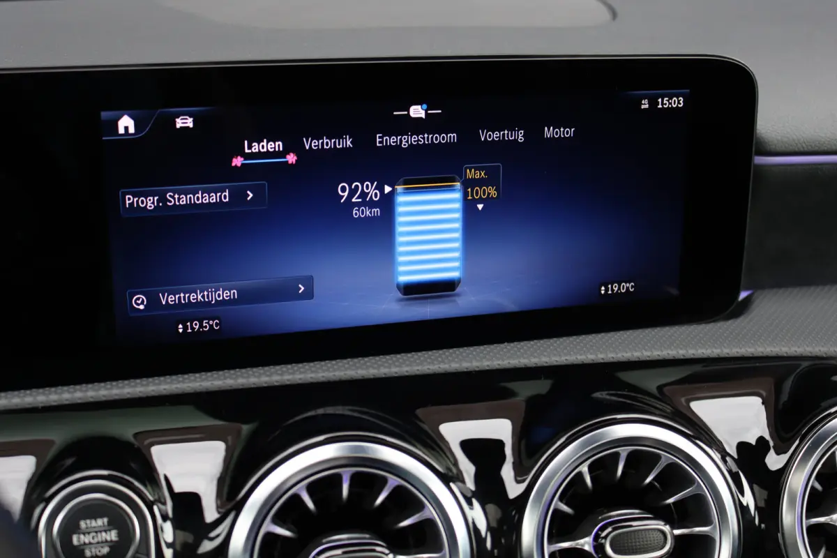 250 e AMG Line | Facelift | Panoramadak | Sfeerverlichting | Camera | Zitcomfortpakket | Keyless Go | Stoelverwarming | Widescreen |