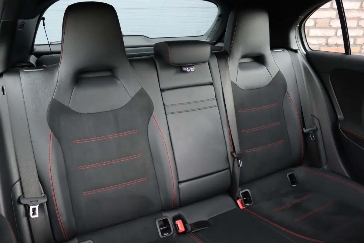 250 e AMG Line | Facelift | Panoramadak | Sfeerverlichting | Camera | Zitcomfortpakket | Keyless Go | Stoelverwarming | Widescreen |