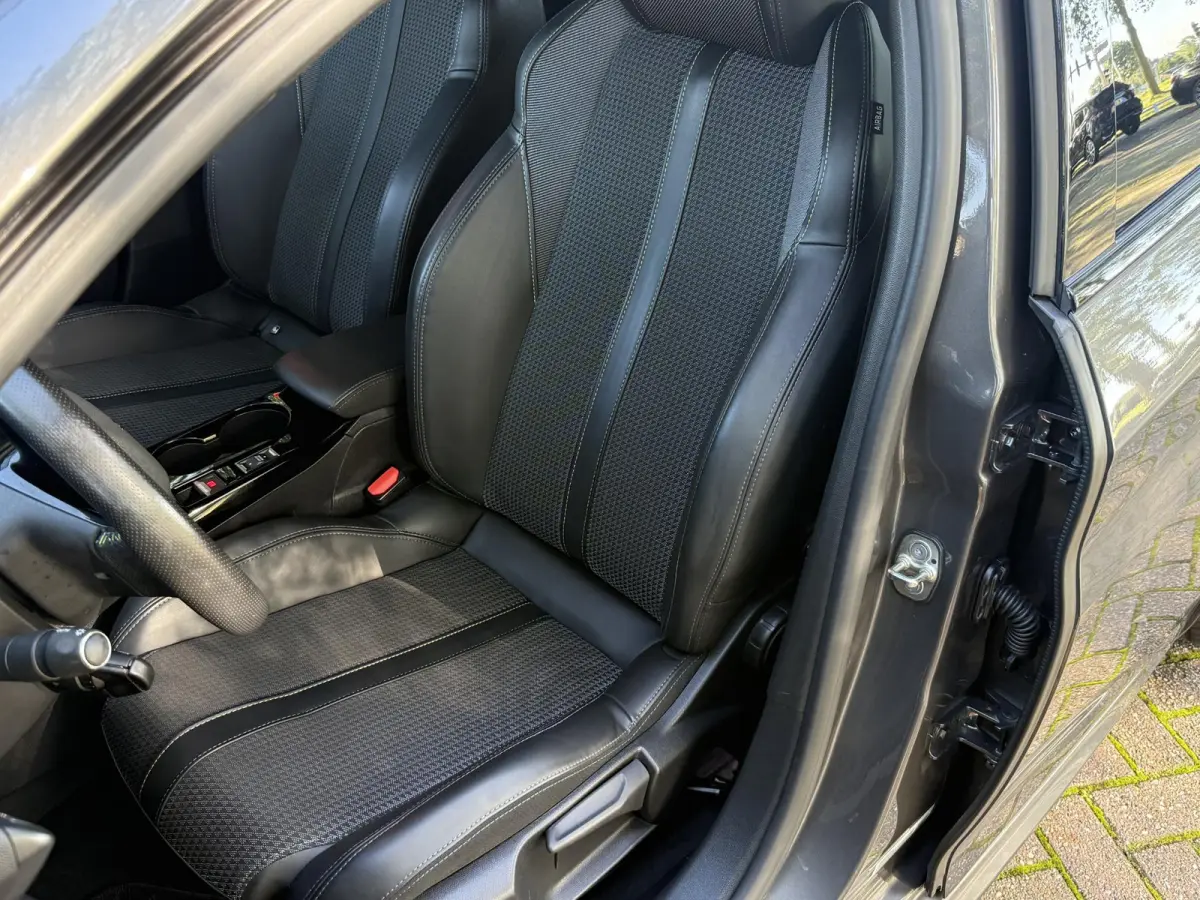 1.2 PureTech GT | Navigatie | Climate control | PDC | Apple CarPlay/Android Auto | LM Velgen |