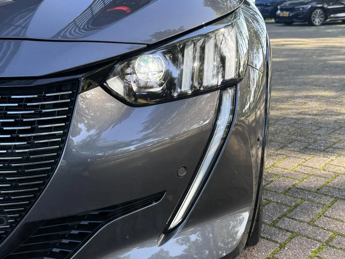 1.2 PureTech GT | Navigatie | Climate control | PDC | Apple CarPlay/Android Auto | LM Velgen |