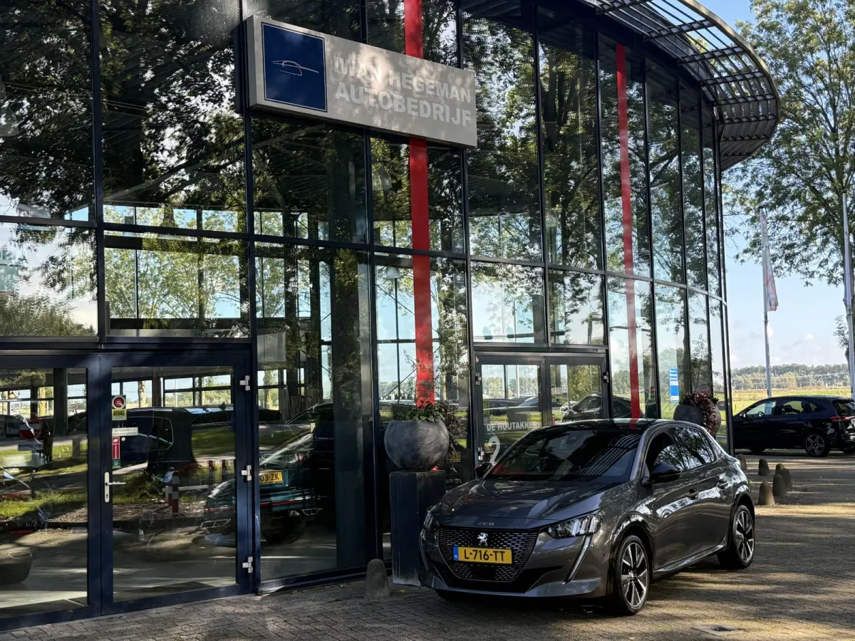 1.2 PureTech GT | Navigatie | Climate control | PDC | Apple CarPlay/Android Auto | LM Velgen |